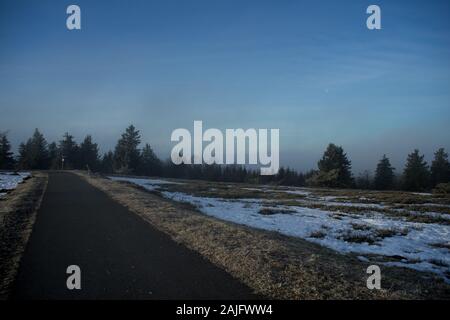 Blick von der deutschen Berg namens Kahler Asten im Rothaargebirge Stockfoto