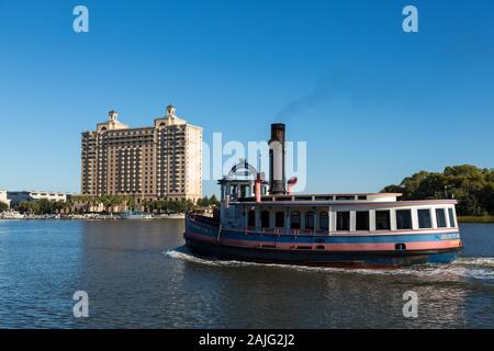 Fähre geht Westin Gebäude, Savannah, GA, USA Stockfoto