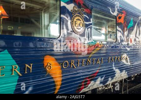 BANGKOK, THAILAND - 24. MÄRZ 2017: Eastern and Oriental Express an Hualamphong Station in Bangkok, Thailand am 24. März 2017. Stockfoto