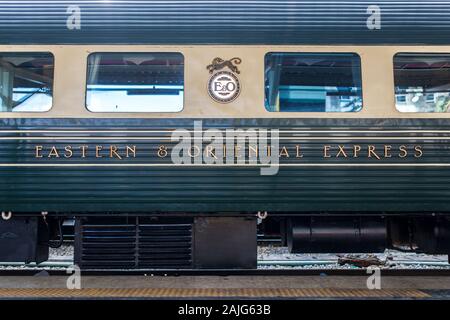 BANGKOK, THAILAND - 24. MÄRZ 2017: Eastern and Oriental Express an Hualamphong Station in Bangkok, Thailand am 24. März 2017. Stockfoto