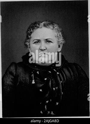 Geschichte des Nemaha County, Kansas. Zement von Thebest Interessen seiner Home Community. Er war ein leidenschaftlicher Bewunderer ofgood Live Stock und galt als einer der besten judgesof Rinder und Schweine innerhalb der Grafschaft zu wurden. Er war ein umfangreiches Feeder andbreeder der Live Stock und war sehr erfolgreich als stockman. Herr Karnscarried seine große Unternehmen und seinen capitalcontinually bis zu seinem Anwesen war eines der größten in der Grafschaft, Arbeiten von ihm, von seinen treuen wifeafter Herr Karns Tod vollbracht hinzugefügt. Zu den Ehren, die diese schönen alten Pioneer hinzugefügt Stockfoto