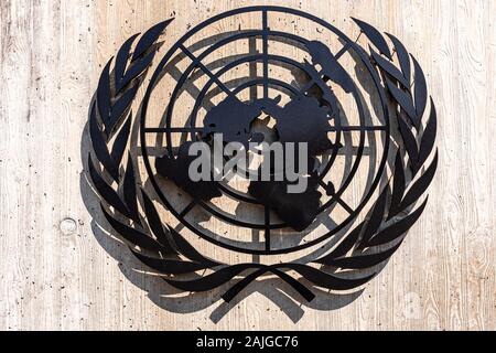 Genf, Schweiz - 15 April, 2019: Die Vereinten Nationen Zeichen außerhalb des Büros der Vereinten Nationen in Genf - Bild Stockfoto