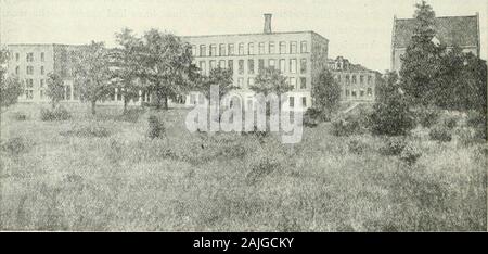 Historische Häuser und Institutionen und genealogischen und persönliche Erinnerungen von Worcester County, Massachusetts, mit einer Geschichte von Worcester Gesellschaft der Antike;. Blick auf Polytechnic Institute, Worcester einleitenden ix. In anderen Fällen, verschiedene representativesjof eine Familie sind bei Meinungsverschiedenheiten hinsichtlich Namen und datesof einige ihrer Vorfahren. In allen Fällen ist die Skizze hat zu den Themen oder Dessenbeauftragte vorgelegt worden ist und auf ihm, im Fall eines Fehlers, muss die letzte Verantwortung. Es wird vermutet, dass die^ vorliegenden Arbeit wird eine echte Ergänzung zu der Masse der Litera- tur über die Familie beweisen Stockfoto