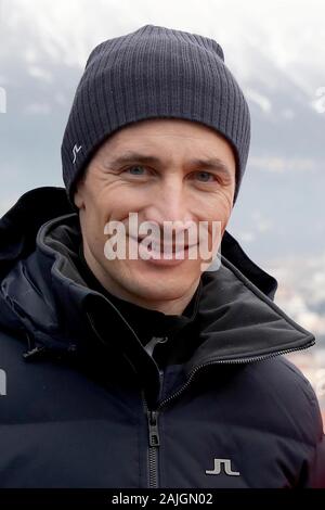 Innsbruck, Österreich. Innsbruck, Österreich. 04 Jan, 2020. Ski Nordisch/Skispringen: Weltcup, Vierschanzentournee, Big Hill, Männer. Der ehemalige deutsche Skispringer Martin Schmitt steht an der Spitze des Hügels. Schmitt arbeitet als Experte für den Fernsehsender Eurosport. Credit: Daniel Karmann/dpa/Alamy Leben Nachrichten Quelle: dpa Picture alliance/Alamy leben Nachrichten Stockfoto