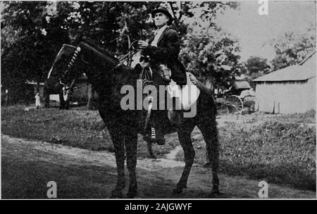 Geschichte des Nemaha County, Kansas. orton, England, im dreizehnten Jahrhundert. Und die Zeile kommt unten ohne waveruntil Albert H. Horton, mit seinem Bruder, in Bad Oeynhausen in der Fif-Verbindungen kommen. In i86r, wurde er zum Bezirk Richter durch Govefnor CharlesRobinson. Später wurde er zweimal das gleiche Amt in der secondjudicial Bezirk gewählt, und die Würde des Obersten Gerichtshofs des Staates erreicht. Die Stadt von Horton, 30 Meilen südöstlich von sabetha, ist forJudge Horton benannt. 6 o GESCHICHTE DES NEMAHA COUNTY ein bemerkenswerter Umstand zu diesem ursprünglichen Xemahacounty Wahl war, dass die Renditen Stockfoto