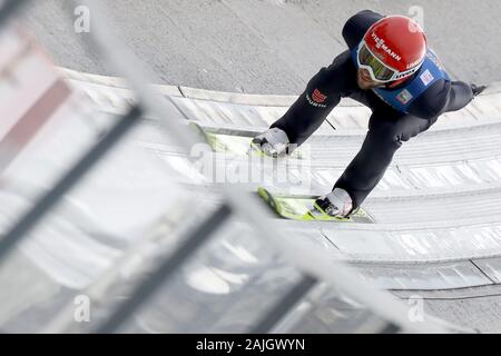 Innsbruck, Österreich. Innsbruck, Österreich. 04 Jan, 2020. Ski Nordisch/Skispringen: Weltcup, Vierschanzentournee, Großer Hügel, Männer, Probe laufen. Markus Eisenbichler, Skispringer aus Deutschland, in Aktion. Credit: Daniel Karmann/dpa/Alamy Leben Nachrichten Quelle: dpa Picture alliance/Alamy leben Nachrichten Stockfoto
