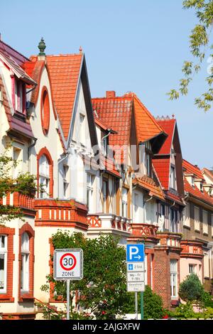 Alte Wohnhäuser, Tempo 30 Zone, Güstrow, Mecklenburg-Vorpommern, Deutschland, Europa Stockfoto