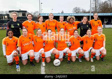 Haarlem, Niederlande. 04 Jan, 2020. HAARLEM, 04-01-2020, Sportpark Spanjaardslaan, niederländische Fußball, teamphoto Nieuwjaarswedstrijd, vor dem Spiel Kon. HFC vs Ex Oranje Leeuwinnen Credit: Pro Schüsse/Alamy leben Nachrichten Stockfoto