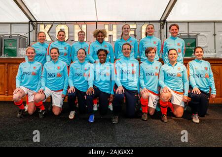 Haarlem, Niederlande. 04 Jan, 2020. HAARLEM, 04-01-2020, Sportpark Spanjaardslaan, niederländische Fußball, teamphoto Nieuwjaarswedstrijd, vor dem Spiel Kon. HFC vs Ex Oranje Leeuwinnen Credit: Pro Schüsse/Alamy leben Nachrichten Stockfoto