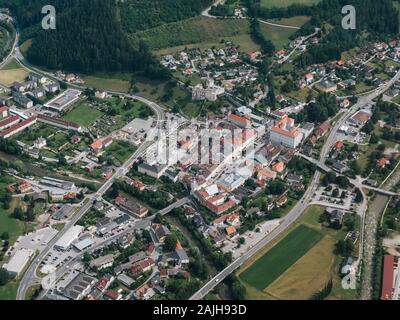 Gmünd in Kärnten, Österreich - Luftaufnahme - mittelalterliche Altstadt und touristische Attraktion Stockfoto