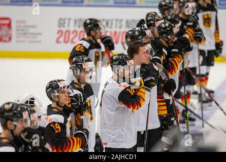 Ostrava, Tschechische Republik. 04 Jan, 2020. Traurig Hockeyspieler in Deutschland nach der 2020 IIHF World Junior Eishockey WM Relegationsspiel zwischen Deutschland und Kasachstan in Ostrava, Tschechische Republik, am 4. Januar 2020. Quelle: Wladimir Prycek/CTK Photo/Alamy leben Nachrichten Stockfoto