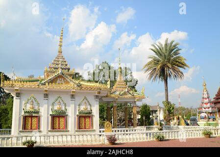 Phayao, Thailand - 21 Dezember, 2019: Wat Nantaram ist eine Tai Yai (Shan-Stil) Gemeinschaft Tempel im Zentrum Chiang Kham Bezirk, der Ziegel und Kalk ch Stockfoto