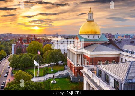 Boston, Massachusetts, USA Stadtbild mit dem State House in der Abenddämmerung. Stockfoto