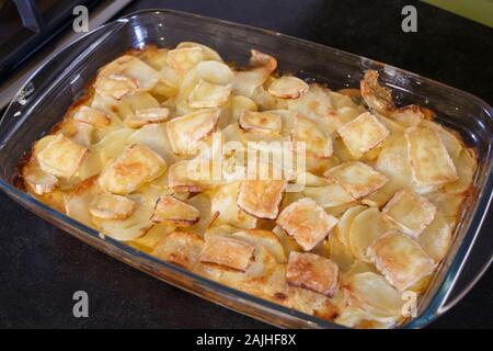 Tartiflette aus Reblochon Käse, Speck und Kartoffeln Stockfoto