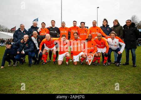 Haarlem, Niederlande. 04 Jan, 2020. HAARLEM, 04-01-2020, Sportpark, Spanjaardslaan teamphoto Nieuwjaarswedstrijd, vor dem Spiel Kon. HFC vs Ex Internationals KNVB Credit: Pro Schüsse/Alamy leben Nachrichten Stockfoto