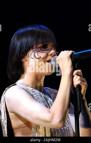 Verona Italien, 06. Juni 2003, Live Konzert von Björk in der Arena: Die isländische Sängerin Björk während des Konzerts Stockfoto