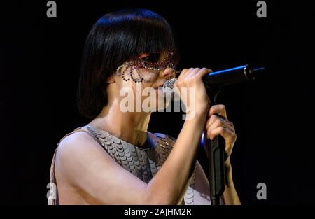 Verona Italien, 06. Juni 2003, Live Konzert von Björk in der Arena: Die isländische Sängerin Björk während des Konzerts Stockfoto