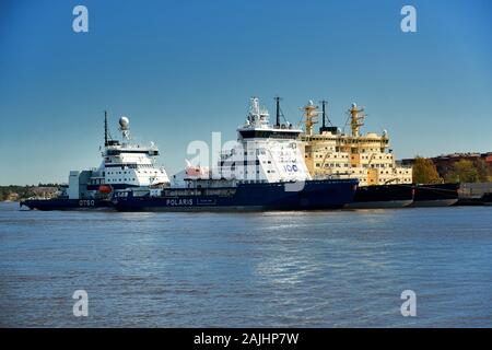 Blick auf icebreaker Flotte in der Nähe der Hauptstadt von Finnland Helsinki mit seinen Inseln und Häfen Stockfoto