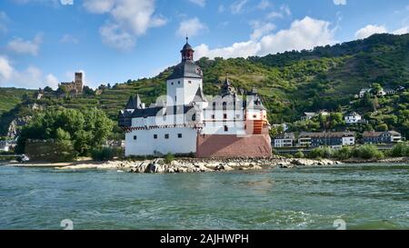 Das UNESCO-Welterbe, Schloss Pfalgrafenstein toll inmitten des Rheins, kontrollierte im Mittelalter den Verkehr auf dem Fluss. Stockfoto