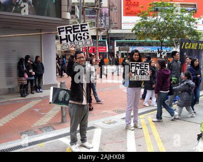 Kostenlose Umarmungen in einem Boulevard in Hongkong Stockfoto