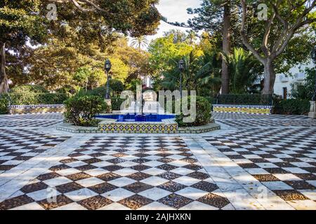 CADIZ, SPANIEN - ca. Oktober, 2019: Die Jardines de Alameda Apodaca Park von Cadiz in Andalusien, Spanien Stockfoto