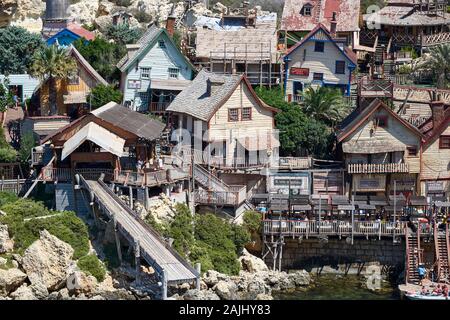 Mellieha, Malta - 25. August 2018: Blick auf den berühmten Popeye Village in Mellieha, Malta Stockfoto