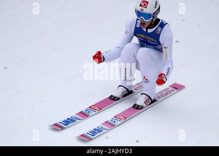 Innsbruck, Österreich. 04 Jan, 2020. Ski Nordisch/Skispringen: Weltcup, Vierschanzentournee, Big Hill, Männer, 2. Daniel Andre Tande, Skispringer aus Norwegen, reagiert im Zielbereich. Credit: Daniel Karmann/dpa/Alamy leben Nachrichten Stockfoto