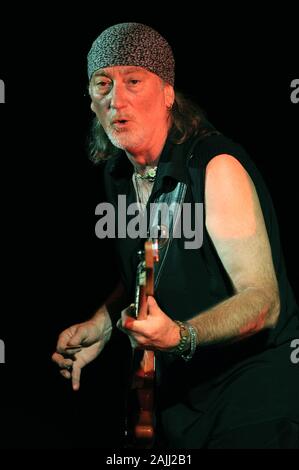 Mailand Italien ,15 Juli 2008, Live Konzert von Deep Purple im Smeraldo Theater: Deep Purple Bassist Roger Glover während des Konzerts Stockfoto