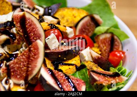 Salat mit Bild Obst und süße Kartoffeln Stockfoto