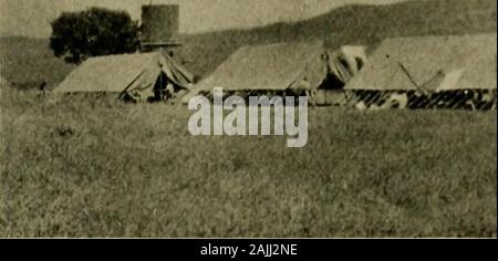 Fleckfieber: insbesondere in bezug auf die serbischen Epidemie. . Abb. 2. Typhus Opfer warten auf Beerdigung Platte II. ?^ ar, Joh 5 BaR? 56" CR5 rrC Stockfoto