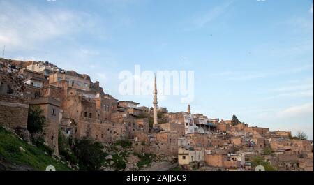 Mardin/Türkei - 05.05.2019: Mardin City in der Türkei. Mardin ist eine historische Stadt in Südostanatolien in der Türkei. Stockfoto