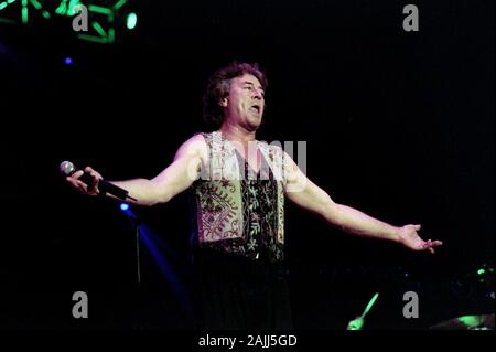 Mailand Italien vom 23. Oktober 2000 Live Konzert von Deep Purple & Rumänien Spitzenbank + Ronnie James Dio am Fila Forum Assago: Ian Gillan während des Konzerts Stockfoto