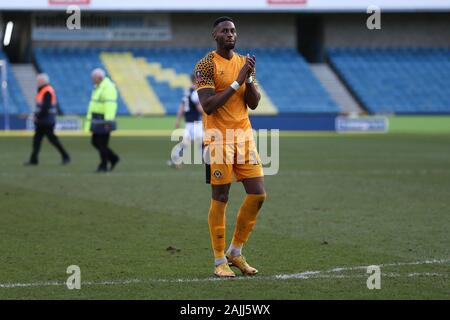 LONDON, ENGLAND - 4. Januar Jamille Matt von Newport County klatschen die Fans während der FA Cup Match zwischen Millwall und Newport County an der Höhle, London am Samstag, 4. Januar 2020. (Credit: Jacques Feeney | MI Nachrichten) das Fotografieren dürfen nur für Zeitung und/oder Zeitschrift redaktionelle Zwecke verwendet werden, eine Lizenz für die gewerbliche Nutzung Kreditkarte erforderlich: MI Nachrichten & Sport/Alamy leben Nachrichten Stockfoto