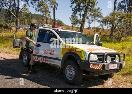 Koala Rettung Freiwillige, Murray Kammern verwendet seine eigenen Lkw für den Transport von gerettete Koalas zu den Australia Zoo Animal Hospital in Beerwah auf. Stockfoto