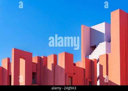 Calpe, Spanien, 01. Januar 2020: La Muralla Roja Gebäude, Rote Wand Gebäude in Calpe, Spanien Stockfoto