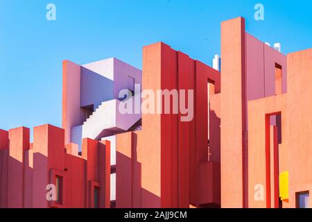 Calpe, Spanien, 01. Januar 2020: La Muralla Roja Gebäude, Rote Wand Gebäude in Calpe, Spanien Stockfoto