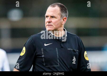 Haarlem, Niederlande. 04 Jan, 2020. HAARLEM, 04-01-2020, Sportpark, Spanjaardslaan Nieuwjaarswedstrijd, Schiedsrichter Ruud Bossen während des Spiels Kon. HFC vs Ex Internationals KNVB News News Credit: Pro Schüsse/Alamy leben Nachrichten Stockfoto