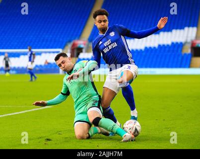 4. Januar 2020; Cardiff City Stadium, Cardiff, Glamorgan, Wales; den englischen FA Cup Fußball, Cardiff City versus Carlisle; Josh Murphy von Cardiff City ist von Nathan Thomas von Carlisle United - Ausschließlich redaktionelle Nutzung in Angriff genommen. Keine Verwendung mit nicht autorisierten Audio-, Video-, Daten-, Spielpläne, Verein/liga Logos oder "live" Dienstleistungen. On-line-in-Match mit 120 Bildern beschränkt, kein Video-Emulation. Keine Verwendung in Wetten, Spiele oder einzelne Verein/Liga/player Publikationen Stockfoto