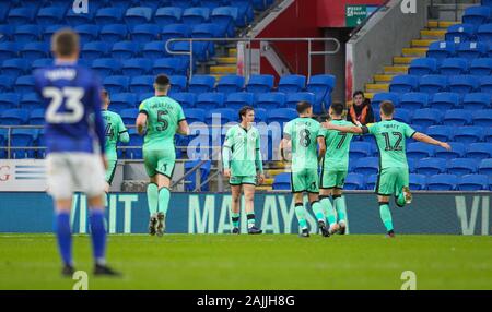 4. Januar 2020; Cardiff City Stadium, Cardiff, Glamorgan, Wales; den englischen FA Cup Fußball, Cardiff City versus Carlisle; Harry McKirdy von Carlisle United feiert nach seinem Seiten zweite Ziel zählen in den 45 2. Minute die Punktzahl 0-2 - streng Redaktionelle nur Gebrauch zu machen. Keine Verwendung mit nicht autorisierten Audio-, Video-, Daten-, Spielpläne, Verein/liga Logos oder "live" Dienstleistungen. On-line-in-Match mit 120 Bildern beschränkt, kein Video-Emulation. Keine Verwendung in Wetten, Spiele oder einzelne Verein/Liga/player Publikationen Stockfoto