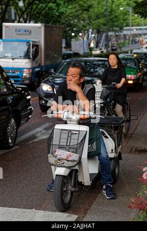 Tokio, Japan, 10. Mai 2019: Verkehr in Tokio city center Straßen. Stockfoto