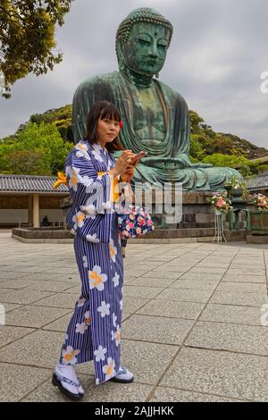 KAMAKURA, Japan, 13. Mai 2019: Kotoku-in. Der Tempel ist bekannt für seine Großen Buddha (daibutsu), eine monumentale outdoor Bronze Statue von Buddha, einen o bekannt Stockfoto