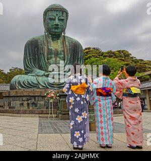 KAMAKURA, Japan, 13. Mai 2019: Kotoku-in. Der Tempel ist bekannt für seine Großen Buddha (daibutsu), eine monumentale outdoor Bronze Statue von Buddha, einen o bekannt Stockfoto