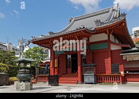 Tokio, Japan, 18. Mai 2019: Kleine Konstruktion in Senso-ji Tempel Park. Stockfoto