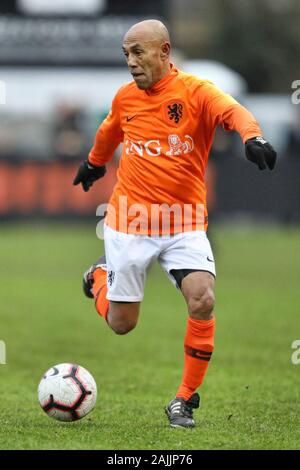 Haarlem, Niederlande. 04 Jan, 2020. HAARLEM, 19-12-2019, Sportpark, Spanjaardslaan Nieuwjaarswedstrijd, Simon Tahamata des KNVB Ex Internationals während des Spiels Kon. HFC vs Ex Internationals KNVB Credit: Pro Schüsse/Alamy leben Nachrichten Stockfoto