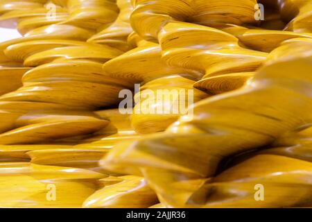 Januar 4, 2020: Detail von Tony Cragg die Arbeit, dass belegt den MuBe (Brasilianische Museum von Skulptur und Ökologie) als Teil der Ausstellung "seltene Arten. Tony Cragg, ein britischer Künstler, die ihren Wohnsitz in Deutschland und eines der bedeutendsten Bildhauer in der heutigen Welt, ist eine der wenigen Künstler, die sich mit einer Vielzahl von Materialien und zeigt Vertrautheit mit allen von Ihnen arbeitet. Neben Zeichnungen, die Show bei MuBE verfügt über Skulpturen in Holz, Bronze, Stahl, Stein, Aluminium und Glas präsentiert. Seine Produktion deckt eine intime Beziehung zwischen den gewählten Materialien und das endgültige Aussehen von Stockfoto