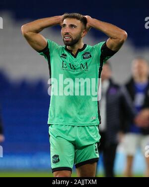 4. Januar 2020; Cardiff City Stadium, Cardiff, Glamorgan, Wales; den englischen FA Cup Fußball, Cardiff City versus Carlisle; Hallam Hoffnung auf Carlisle United zeigt seine Frustration am Ende des Spiels - Streng redaktionelle Verwendung. Keine Verwendung mit nicht autorisierten Audio-, Video-, Daten-, Spielpläne, Verein/liga Logos oder "live" Dienstleistungen. On-line-in-Match mit 120 Bildern beschränkt, kein Video-Emulation. Keine Verwendung in Wetten, Spiele oder einzelne Verein/Liga/player Publikationen Stockfoto