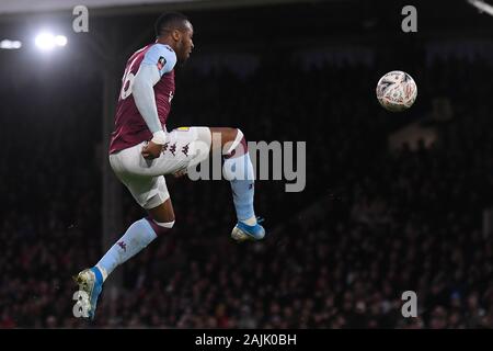 LONDON, ENGLAND - Januar 4, 2020: Jonathan Kodjia der Villa dargestellt während der FA Cup 2019/20 dritte runde Spiel zwischen FC Fulham und Aston Villa FC im Craven Cottage. Stockfoto