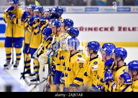 Ostrava, Tschechische Republik. 04 Jan, 2020. Hockey Spieler aus Schweden, U20 nach dem Verlust der 2020 IIHF World Junior Eishockey WM Halbfinale zwischen Schweden und Russland in Ostrava, Tschechische Republik, am 4. Januar 2020. Credit: Jaroslav Ozana/CTK Photo/Alamy leben Nachrichten Stockfoto