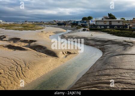 Hausboote auf dem Wattenmeer bei Ebbe, Shoreham-by-Sea, West Sussex, England, Vereinigtes Königreich, Europa Stockfoto