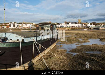 Hausboot günstig am Wattenmeer auf den Fluss Adur, Shoreham-by-Sea, West Sussex, England, Vereinigtes Königreich, Europa Stockfoto